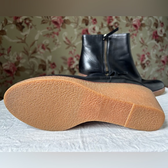 Cole Haan women’s size 10 black leather wedges - Picture 3 of 3